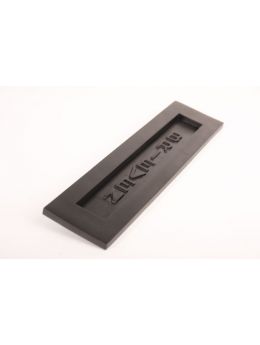 brievenbus verticaal maat 262x37mm in Zwart op massief messing.