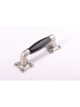 raamgreep maat 140mm in Mat Nikkel met Zwart Porselein.