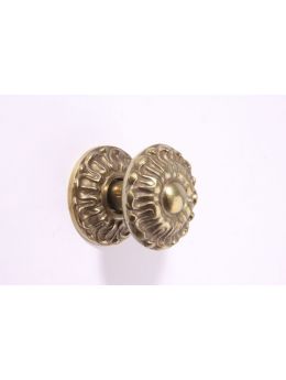 Voordeurknop maat 73mm in Brons antiek.
