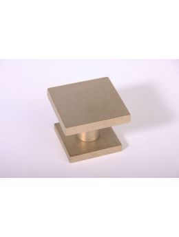 voordeurknop vierkant maat 64mm in Brons antiek.